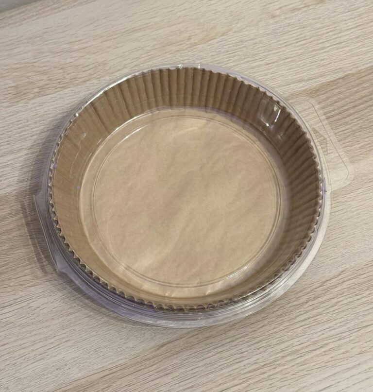 Jak zapobiec zawijaniu się papierowych foremek w&nbsp;air fryer?